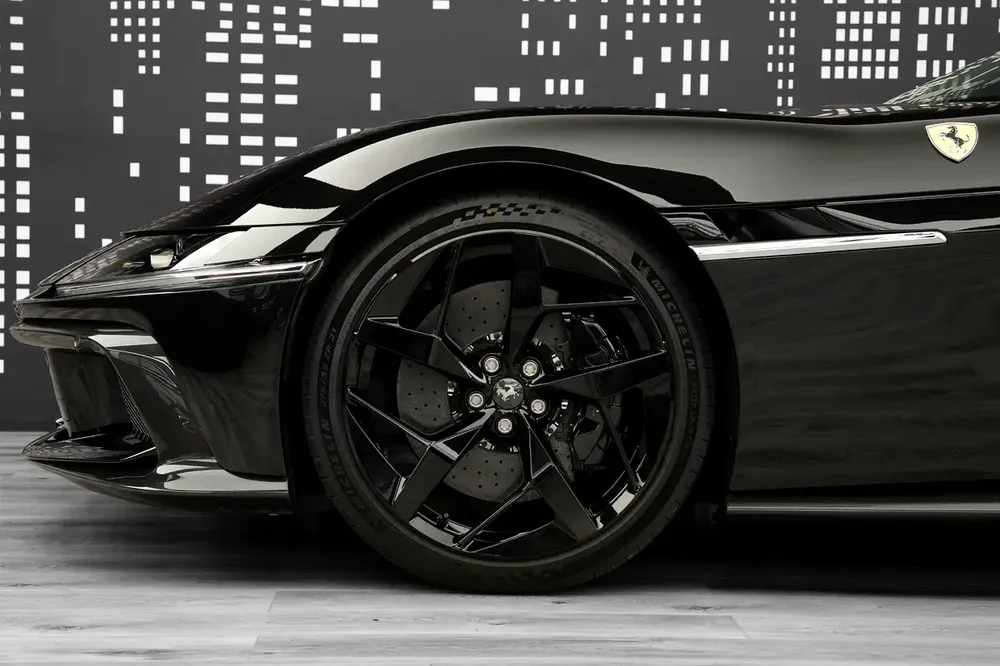 FERRARI | 12 CILINDRI | 2026MY | FULL SPECS CARBON FIBER INSIDE OUTSIDE - Image 20