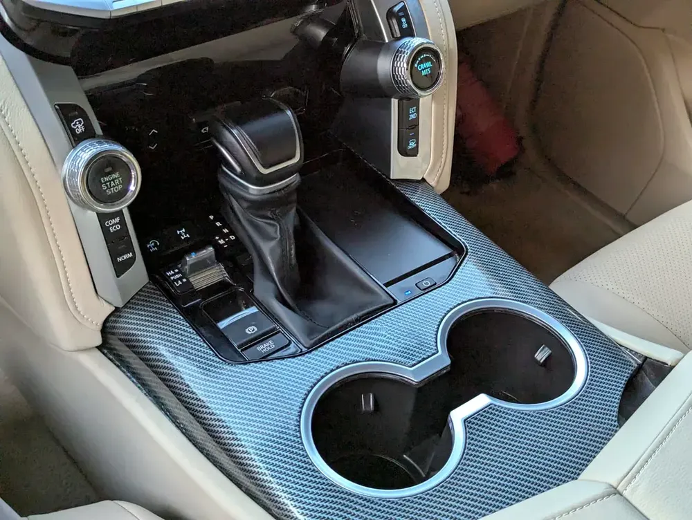 TOYOTA LAND CRUISER 2015 FACELIFTED 2025 WITH INTERIOR AND EXTERIOR GCC V6 4.0L - Image 12