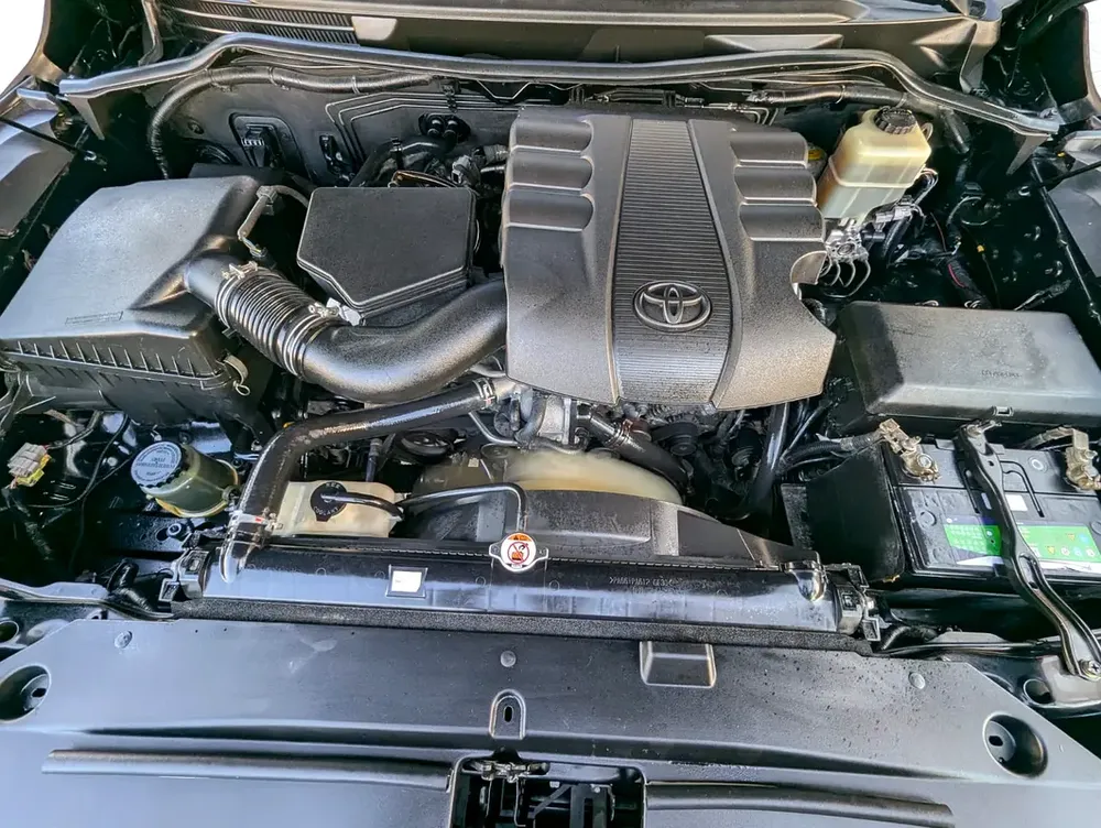 TOYOTA LAND CRUISER 2015 FACELIFTED 2025 WITH INTERIOR AND EXTERIOR GCC V6 4.0L - Image 13
