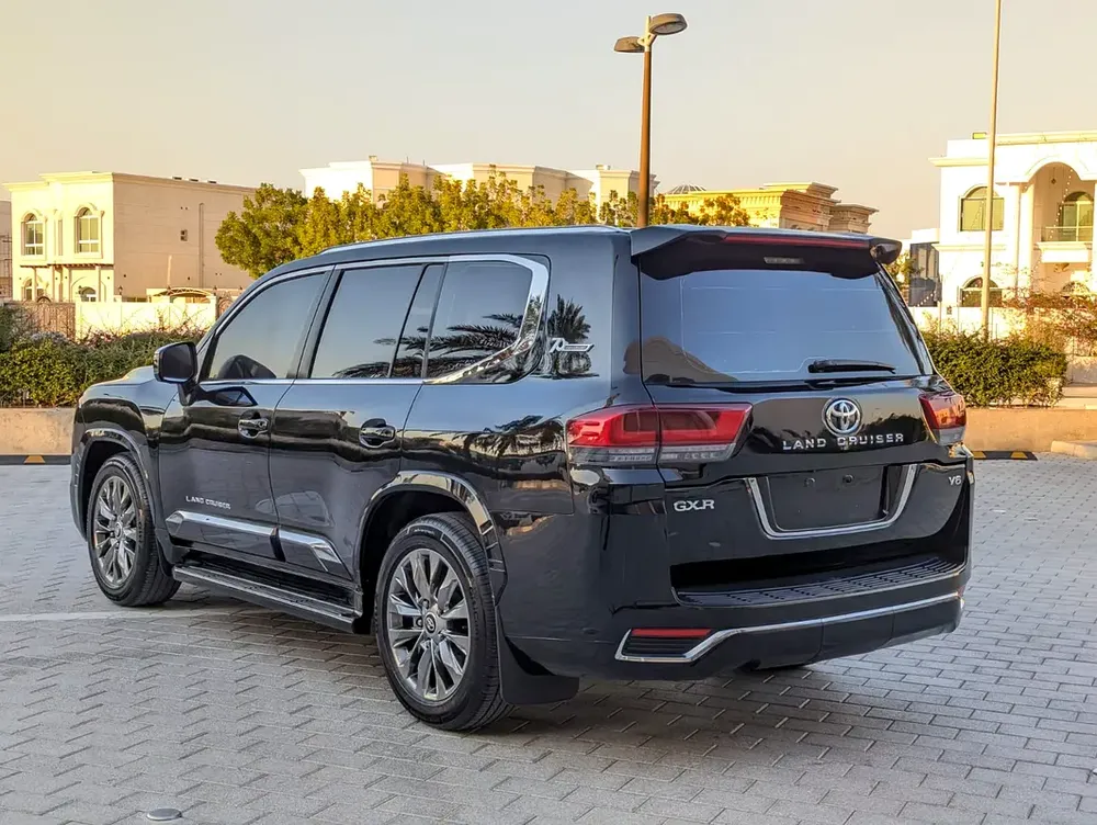 TOYOTA LAND CRUISER 2015 FACELIFTED 2025 WITH INTERIOR AND EXTERIOR GCC V6 4.0L - Image 15
