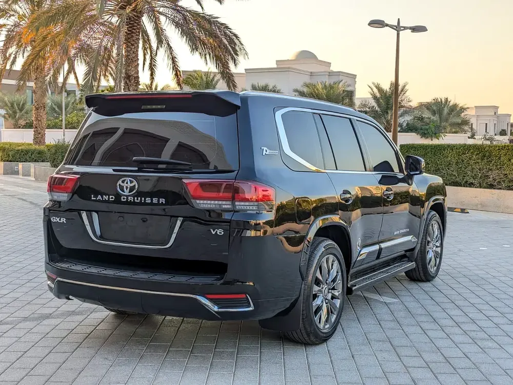 TOYOTA LAND CRUISER 2015 FACELIFTED 2025 WITH INTERIOR AND EXTERIOR GCC V6 4.0L - Image 16