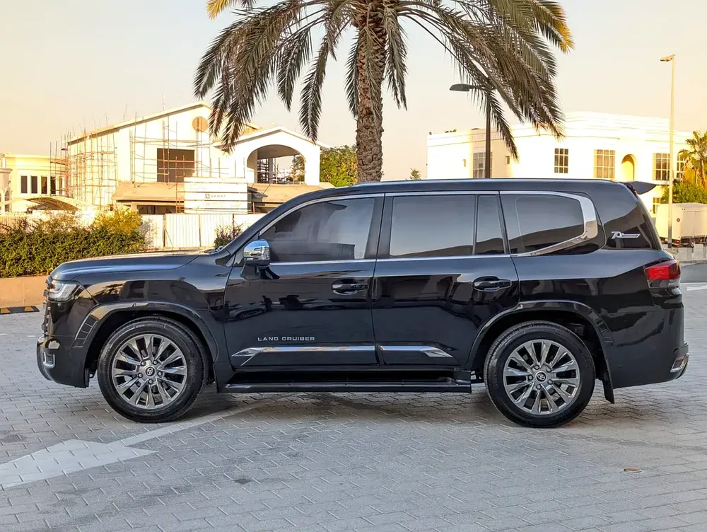 TOYOTA LAND CRUISER 2015 FACELIFTED 2025 WITH INTERIOR AND EXTERIOR GCC V6 4.0L - Image 17