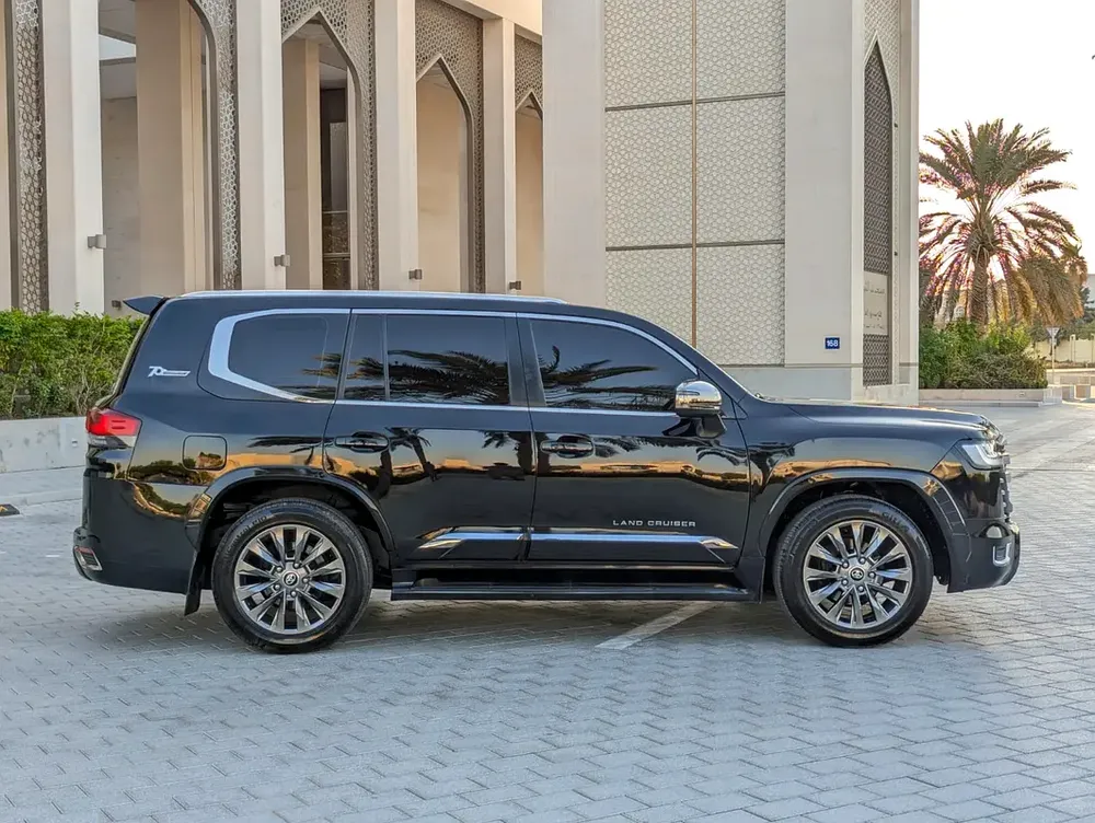 TOYOTA LAND CRUISER 2015 FACELIFTED 2025 WITH INTERIOR AND EXTERIOR GCC V6 4.0L - Image 18