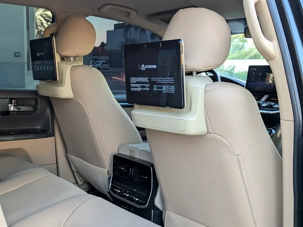 TOYOTA LAND CRUISER 2015 FACELIFTED 2025 WITH INTERIOR AND EXTERIOR GCC V6 4.0L - Image 8