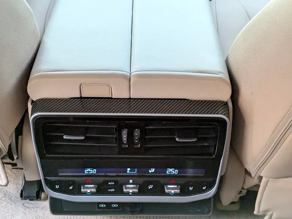 TOYOTA LAND CRUISER 2015 FACELIFTED 2025 WITH INTERIOR AND EXTERIOR GCC V6 4.0L - Image 9