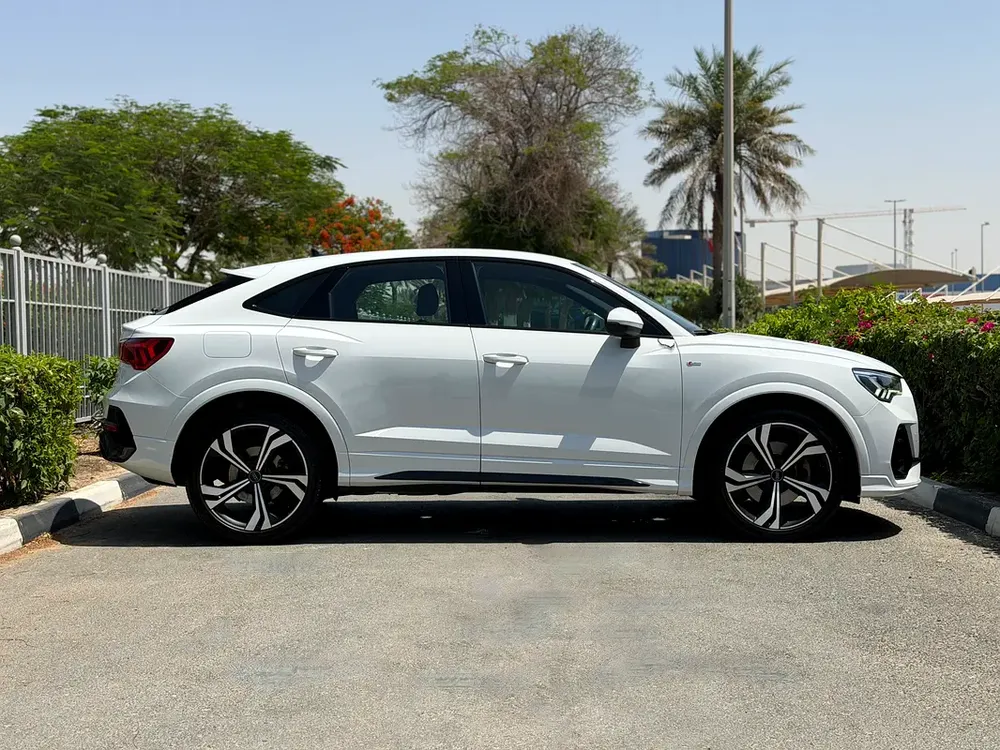Audi Q3 40 TFSI S-Line 2020 (S-Line Package – GCC – Perfect Condition) - Image 4