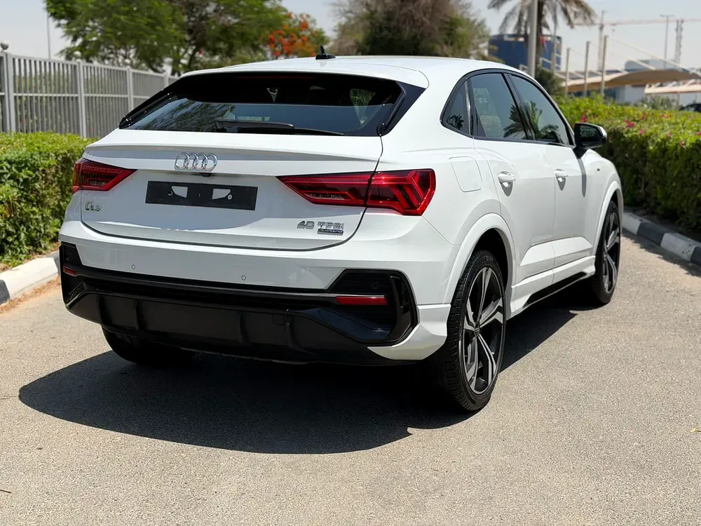 Audi Q3 40 TFSI S-Line 2020 (S-Line Package – GCC – Perfect Condition) - Image 6