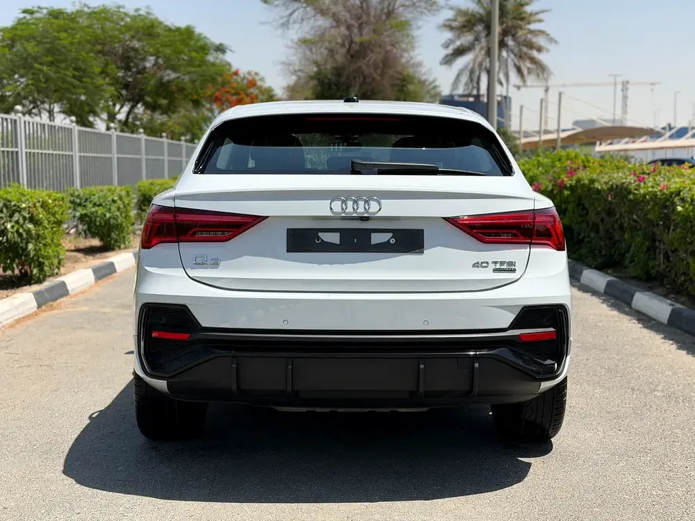 Audi Q3 40 TFSI S-Line 2020 (S-Line Package – GCC – Perfect Condition) - Image 7