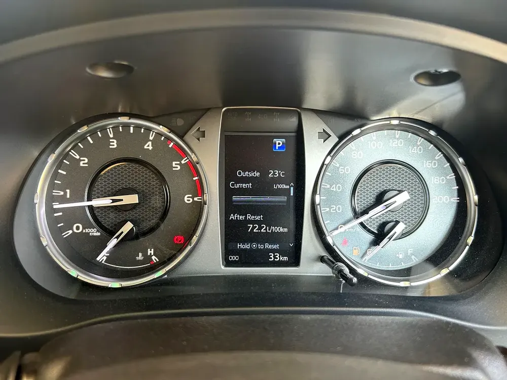 2025 TOYOTA RIGHT HAND DRIVE HILUX TOP-LINE D/CAB 2.8L DIESEL BRAND NEW 0KM - Image 10