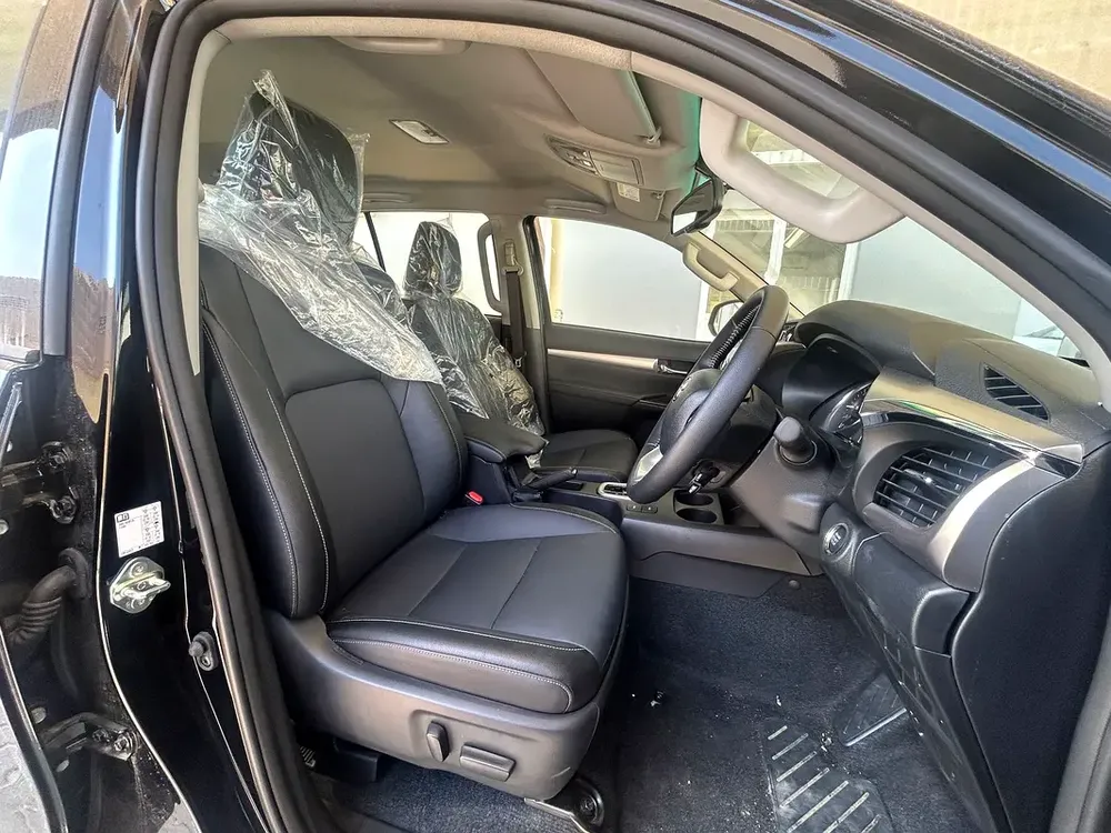 2025 TOYOTA RIGHT HAND DRIVE HILUX TOP-LINE D/CAB 2.8L DIESEL BRAND NEW 0KM - Image 13