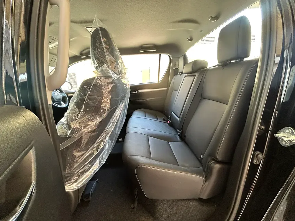 2025 TOYOTA RIGHT HAND DRIVE HILUX TOP-LINE D/CAB 2.8L DIESEL BRAND NEW 0KM - Image 14