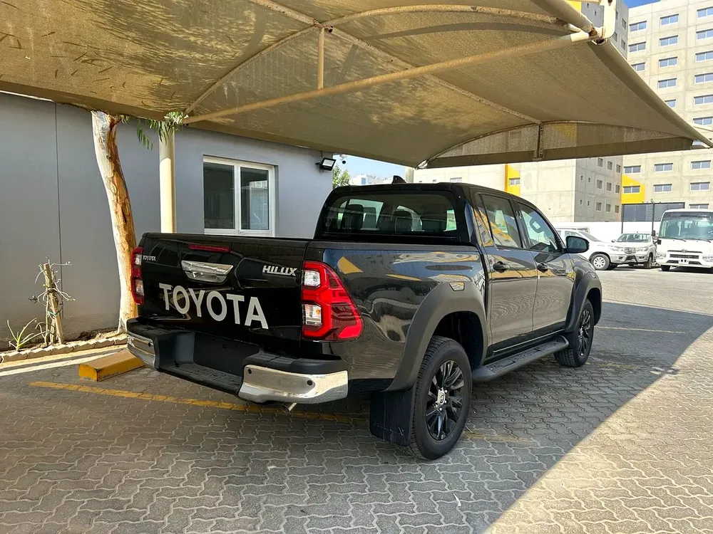 2025 TOYOTA RIGHT HAND DRIVE HILUX TOP-LINE D/CAB 2.8L DIESEL BRAND NEW 0KM - Image 6
