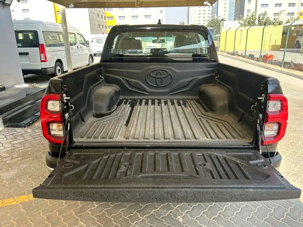 2025 TOYOTA RIGHT HAND DRIVE HILUX TOP-LINE D/CAB 2.8L DIESEL BRAND NEW 0KM - Image 7