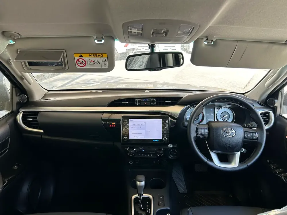 2025 TOYOTA RIGHT HAND DRIVE HILUX TOP-LINE D/CAB 2.8L DIESEL BRAND NEW 0KM - Image 8
