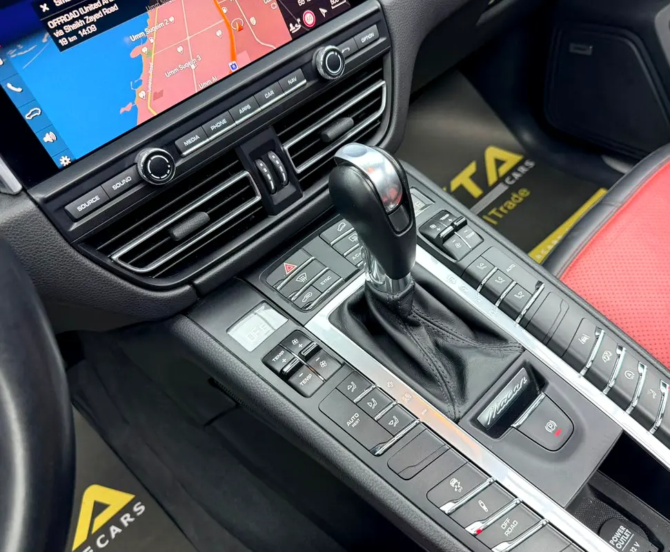 2019 Porsche Macan S, Warranty, Service History, GCC - Image 17