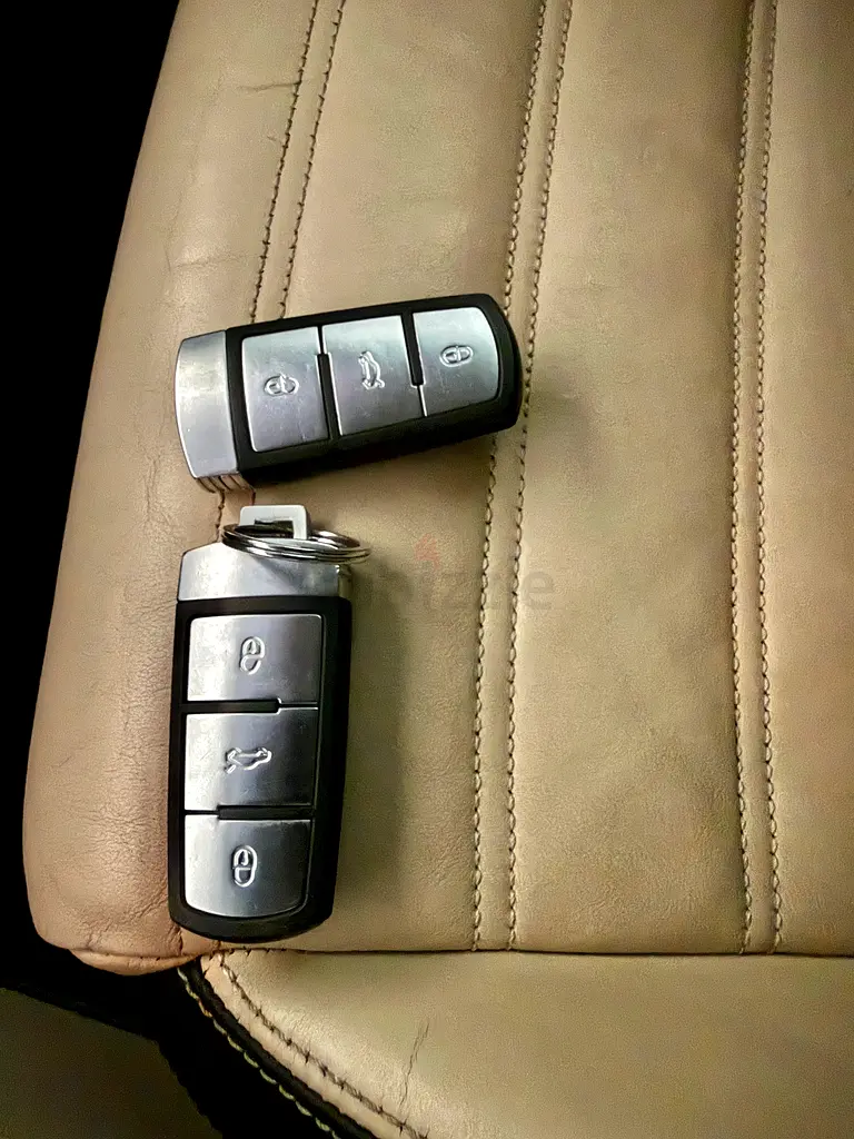 2010 Volkswagen Passat 2 keys. Limited.  4 cylinder. 1.9. GCC panoramic roof. Android WiFi. Rev cam. - Image 4