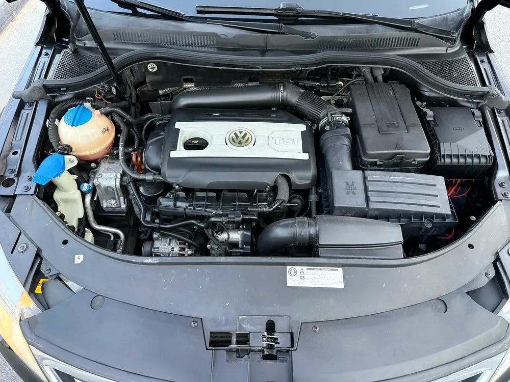 2010 Volkswagen Passat 2 keys. Limited.  4 cylinder. 1.9. GCC panoramic roof. Android WiFi. Rev cam. - Image 6
