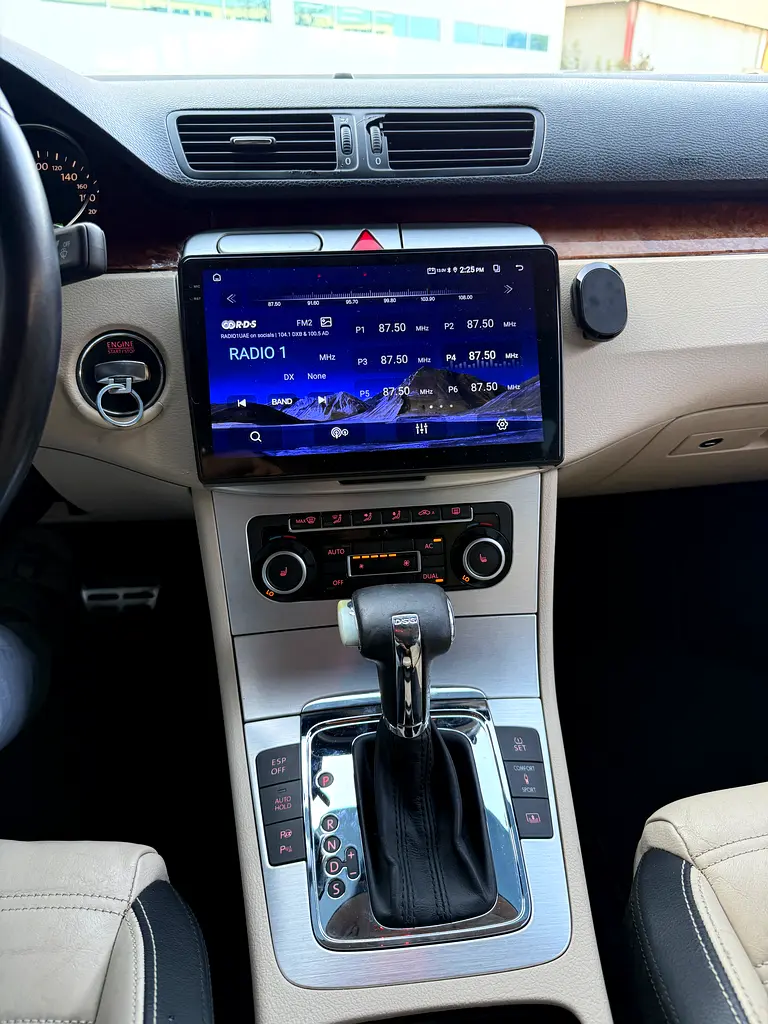 2010 Volkswagen Passat 2 keys. Limited.  4 cylinder. 1.9. GCC panoramic roof. Android WiFi. Rev cam. - Image 8