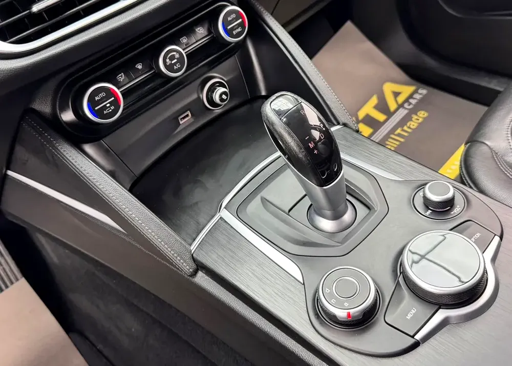 2018 Alfa Romeo Stelvio Q4 Super, Service History, 1 Year Warranty, GCC - Image 10