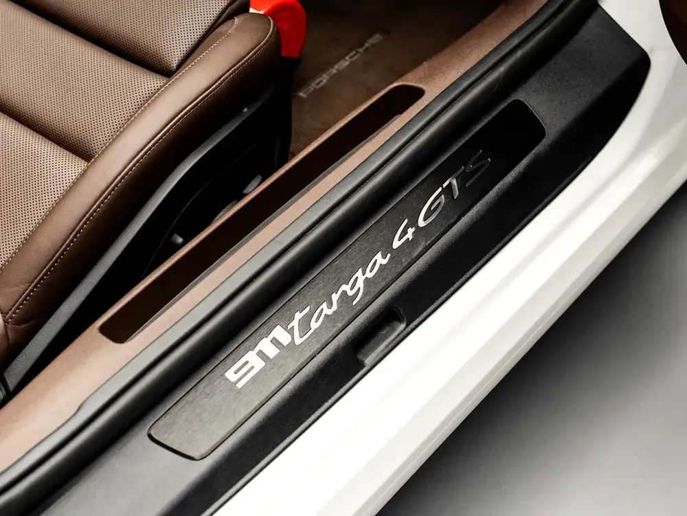 SUMMER STARTS NOW | EXCLUSIVE DEAL BY BLACKLINE,  2025 911 Targa 4 GTS, 2027 Porsche Warranty, GCC - Image 10