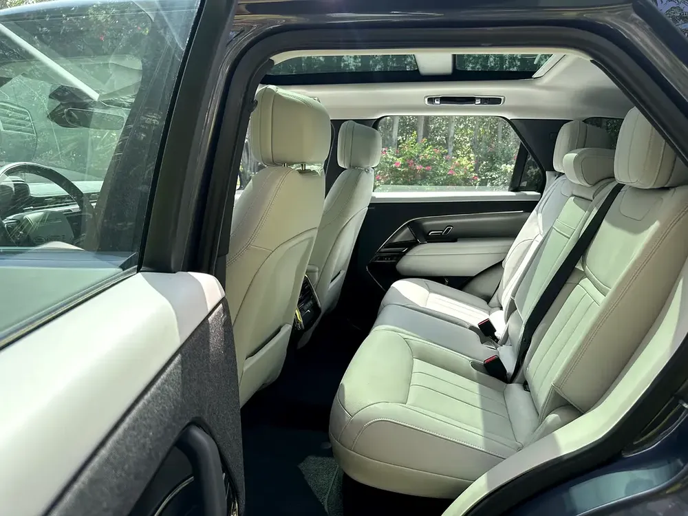 2023 Range Rover Sport SE D250 | Diesel Engine | 3.0-liter V6 250 HP | As New - Image 11