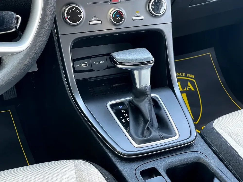 UNLIMITED MILEAGE WARRANTY / NAVIGATION + CAMERA +CRUISE CONTROL + APPLE CAR PLAY / IN HOUSE FINANCE - Image 13