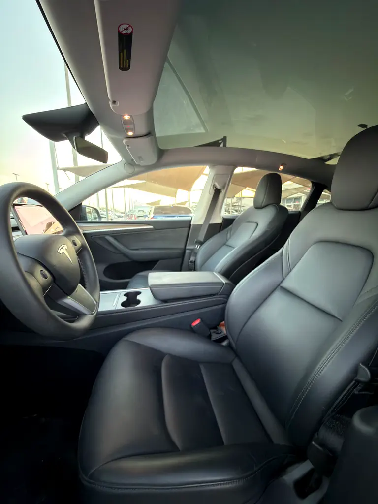 2025 TESLA MODEL Y - LONG RANGE (AWD) - LOW MILEAGE - 0% DOWN PAYMENT - PERFECT CONDITION - Image 7