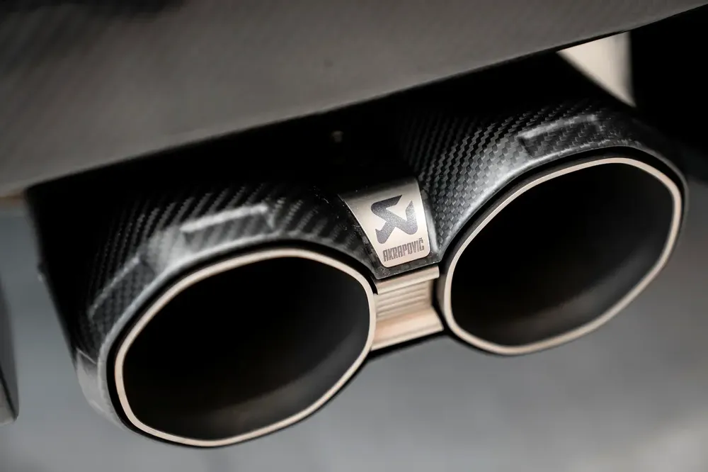 2024 - M2 COMPETITION - BMW WARRANTY - CARBON FIBER - AKRAPOVIC EXHAUST - GREEN WRAP - Image 12