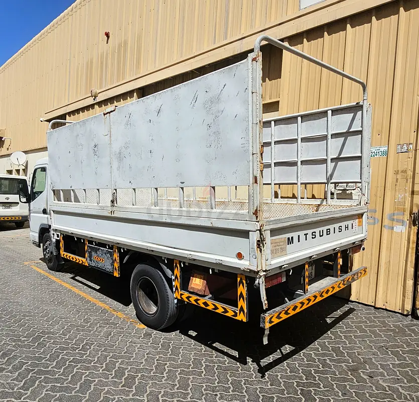 Mitsubishi Canter Standard 2011 GCC Specs - Image 4
