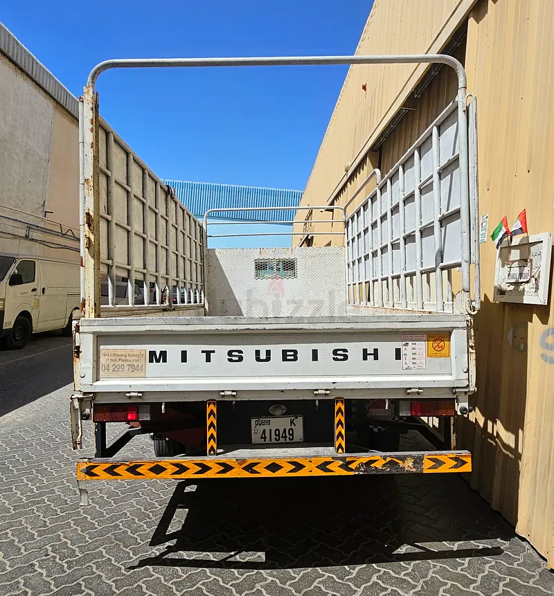 Mitsubishi Canter Standard 2011 GCC Specs - Image 7