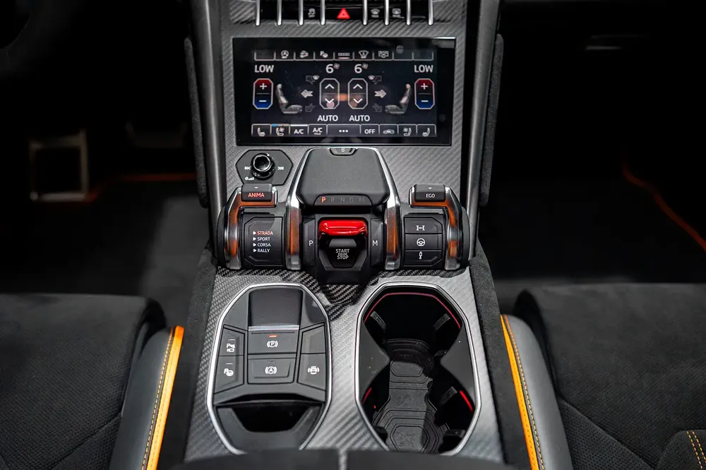 URUS PERFORMANTE | FULL CARBON INT/EXT | EXTENDED PERFORMANTE TRIM | SUNSHINE PACKAGE - Image 18