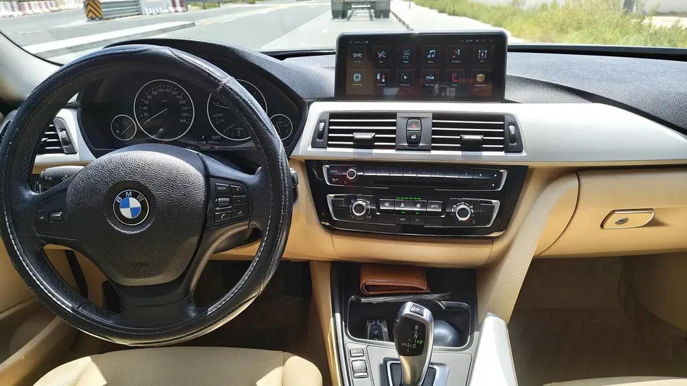 BMW 3-Series 318i 2016 | GCC Specs | Pristine Condition - Image 11
