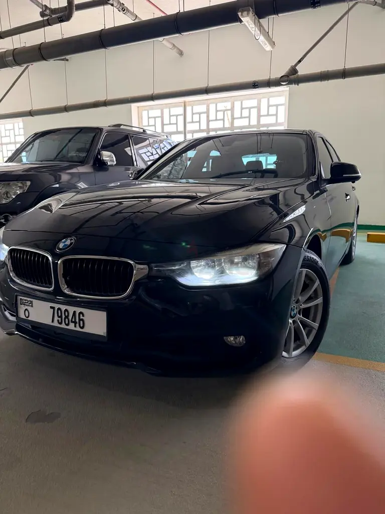BMW 3-Series 318i 2016 | GCC Specs | Pristine Condition - Image 4