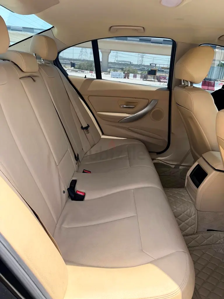 BMW 3-Series 318i 2016 | GCC Specs | Pristine Condition - Image 9