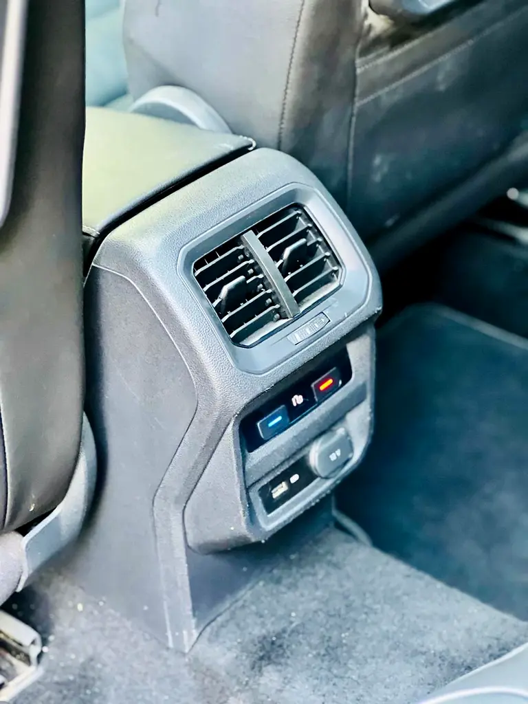 2019 Volkswagen Tiguan R-Line | GCC Specs | Pristine Condition - Image 11