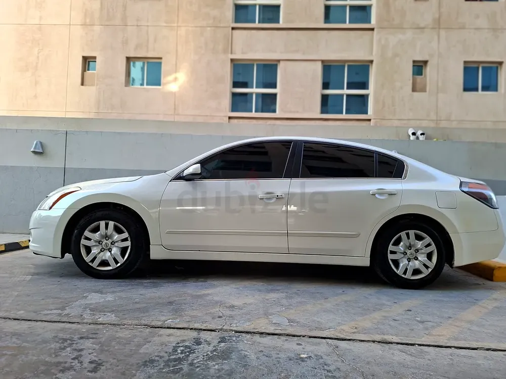 Altima 2012 at its best, driven by my son, we are not a dealer - Image 4