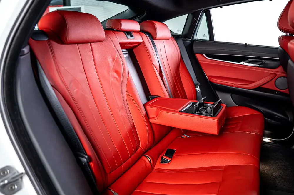 BMW X6 35i X-Drive-MSport-GCC-Pearl White-Premium Red Leather Interior-M Sports Seats - Image 19