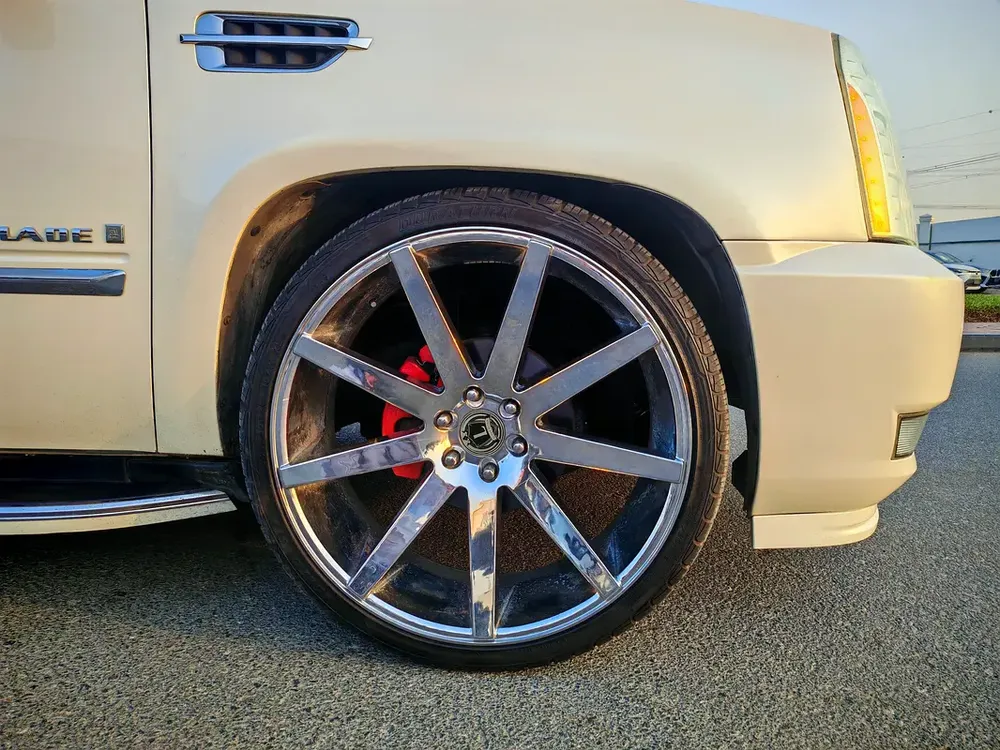 Cadillac Escalade Platinum Luxury  - Japanese Specs - Image 10