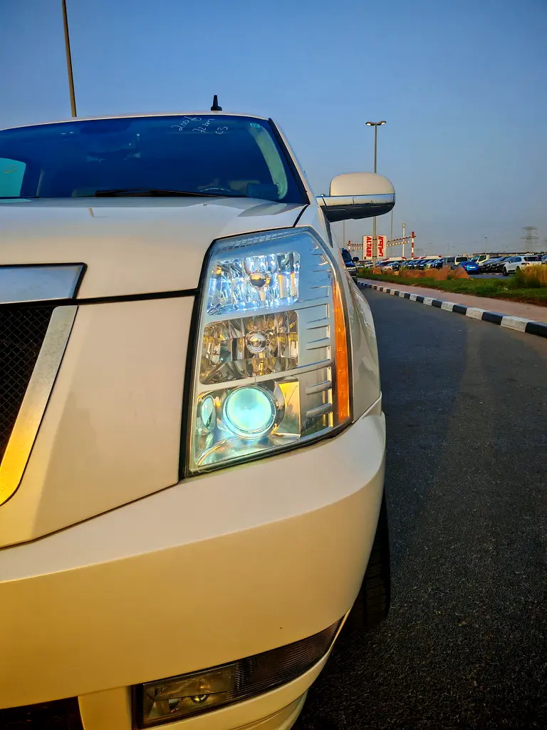 Cadillac Escalade Platinum Luxury  - Japanese Specs - Image 11