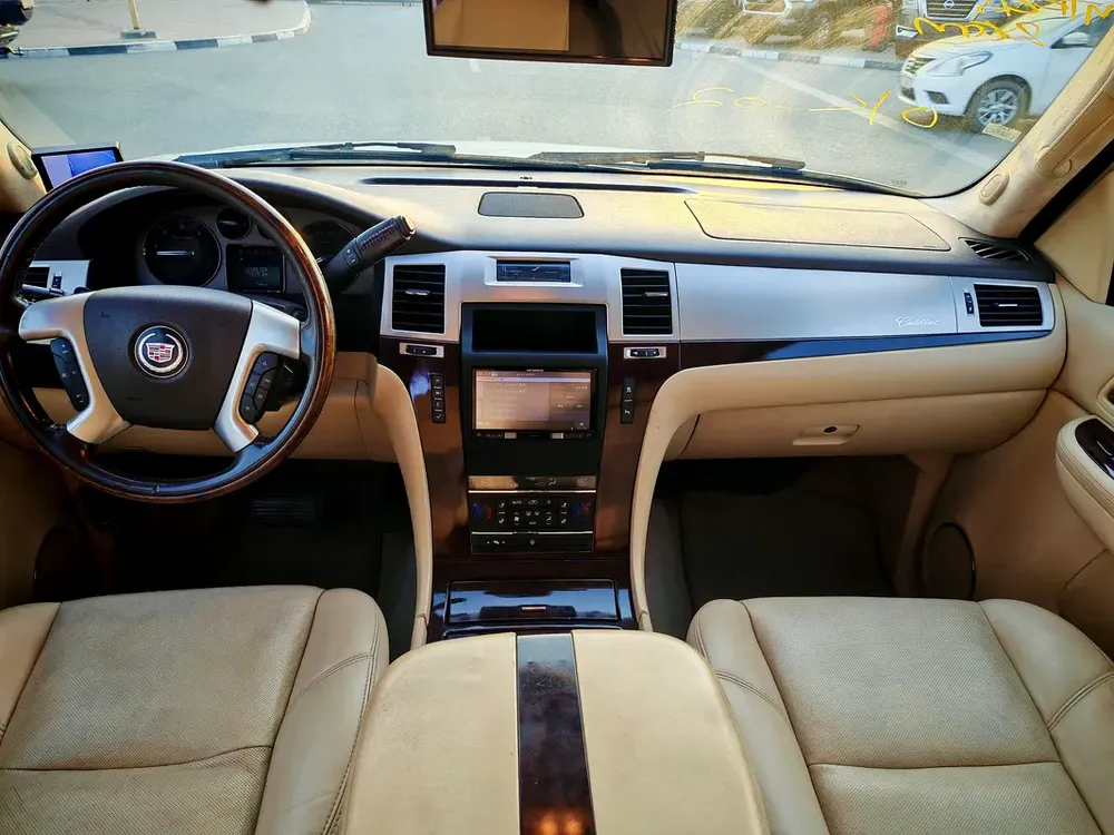 Cadillac Escalade Platinum Luxury  - Japanese Specs - Image 12