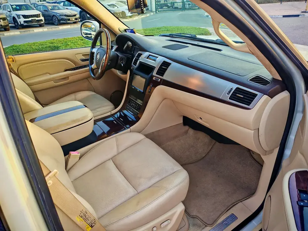 Cadillac Escalade Platinum Luxury  - Japanese Specs - Image 13