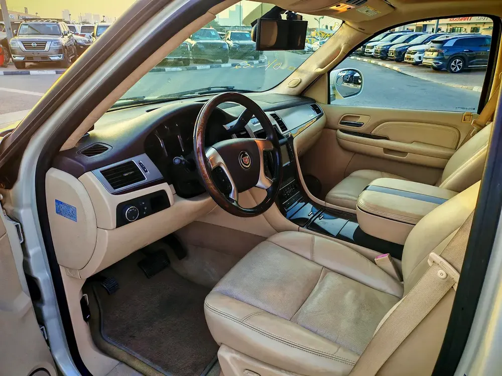 Cadillac Escalade Platinum Luxury  - Japanese Specs - Image 14