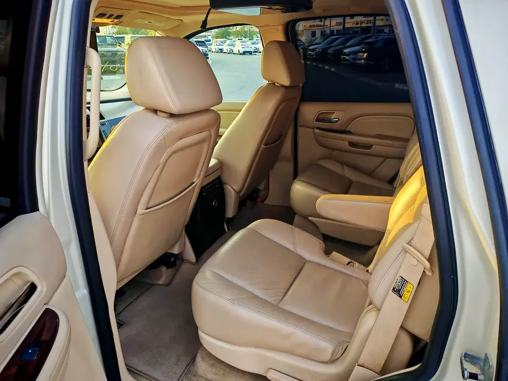 Cadillac Escalade Platinum Luxury  - Japanese Specs - Image 16