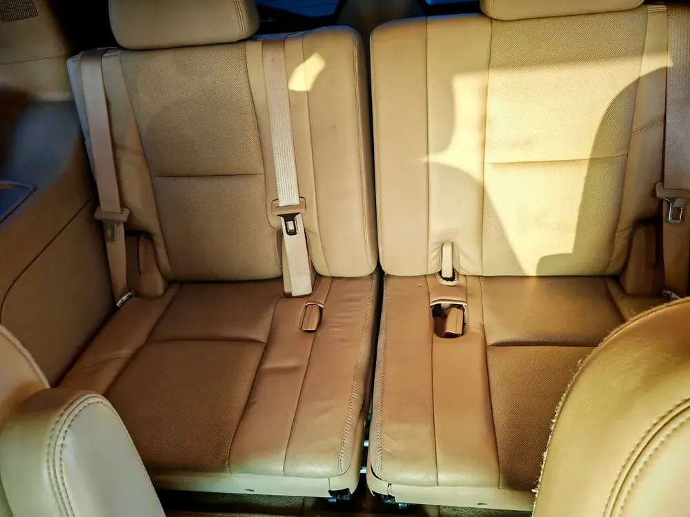 Cadillac Escalade Platinum Luxury  - Japanese Specs - Image 17