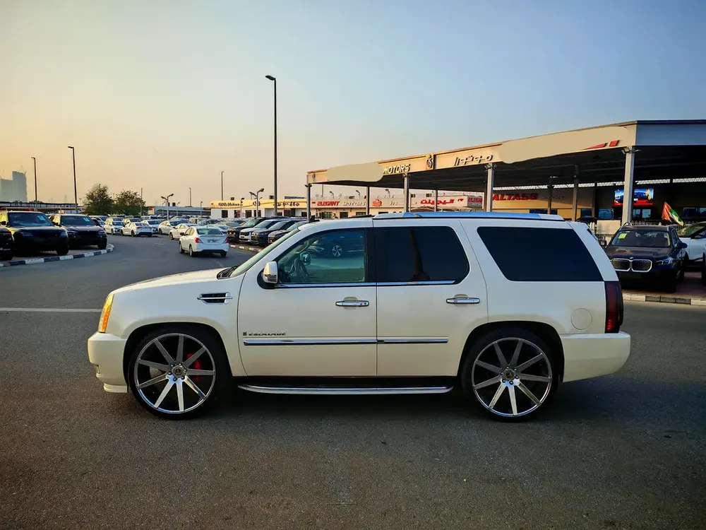 Cadillac Escalade Platinum Luxury  - Japanese Specs - Image 5