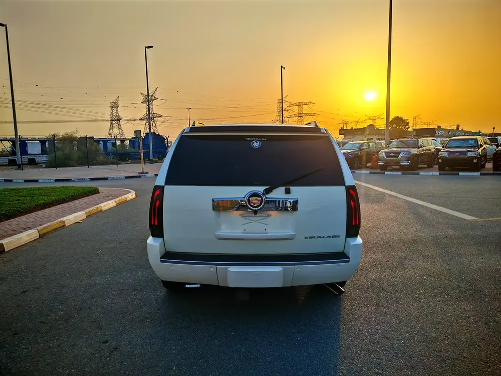 Cadillac Escalade Platinum Luxury  - Japanese Specs - Image 6