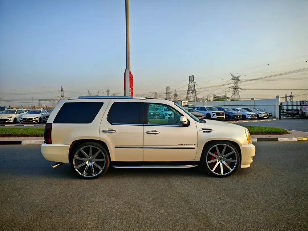 Cadillac Escalade Platinum Luxury  - Japanese Specs - Image 7