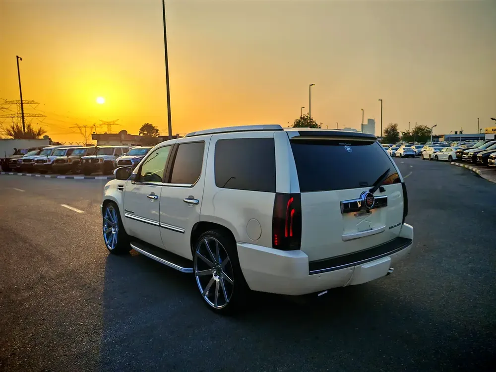 Cadillac Escalade Platinum Luxury  - Japanese Specs - Image 8