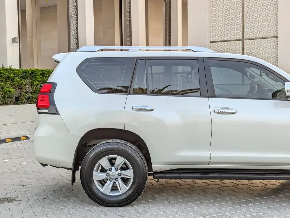 TOYOTA PRADO 2020 TXL V4 2.7L GCC IN EXCELLENT CONDITION - Image 11