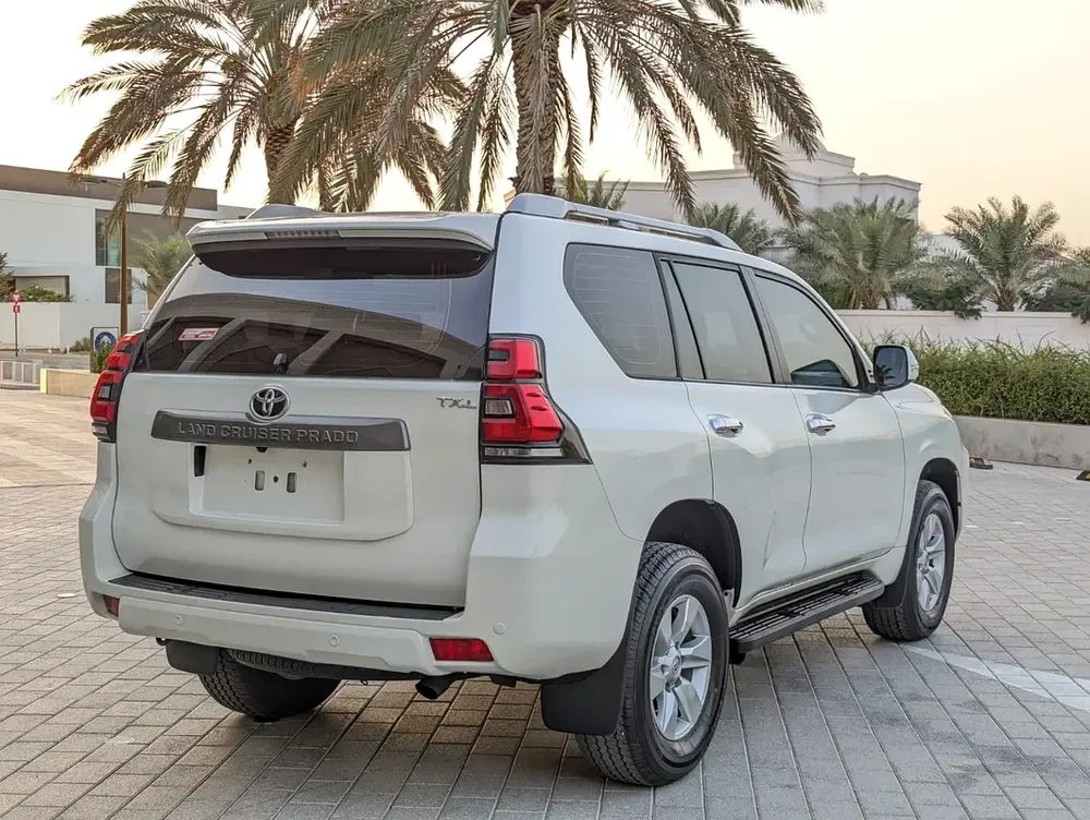 TOYOTA PRADO 2020 TXL V4 2.7L GCC IN EXCELLENT CONDITION - Image 14